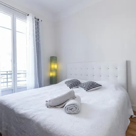 Central Flat With Beautiful View And Balcony 尼斯