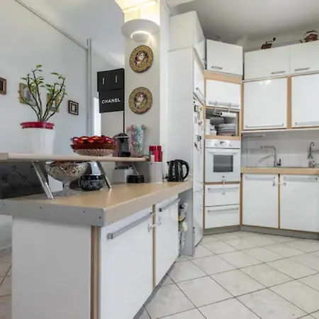 Central Flat With Beautiful View And Balcony 公寓