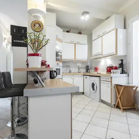 Central Flat With Beautiful View And Balcony 公寓 *